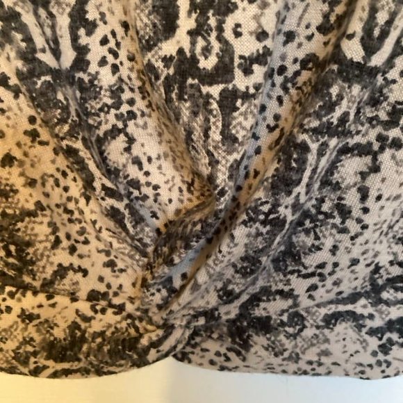 Women's short sleeved crop top sweater - Picture 2 of 4